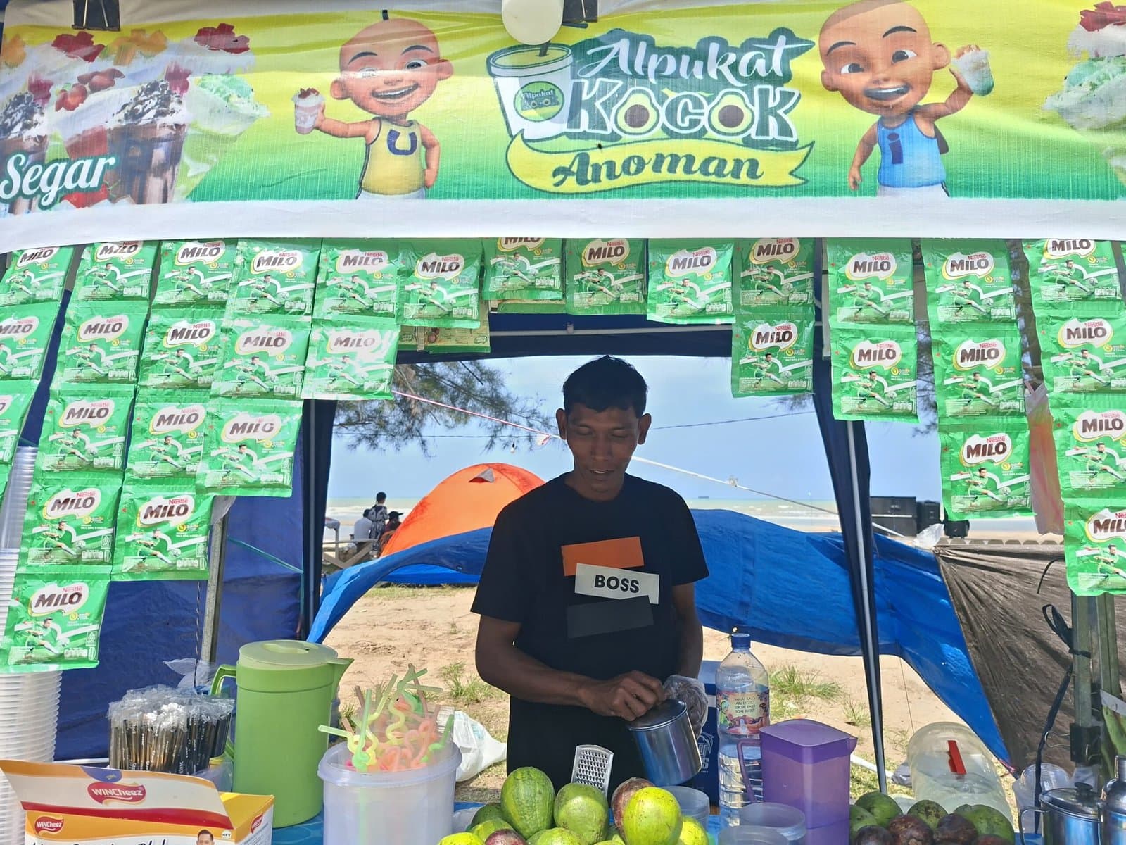 Ritual Mengulur Naga Semarakkan Festival Sekerat, UMKM Ikut Panen Pembeli 