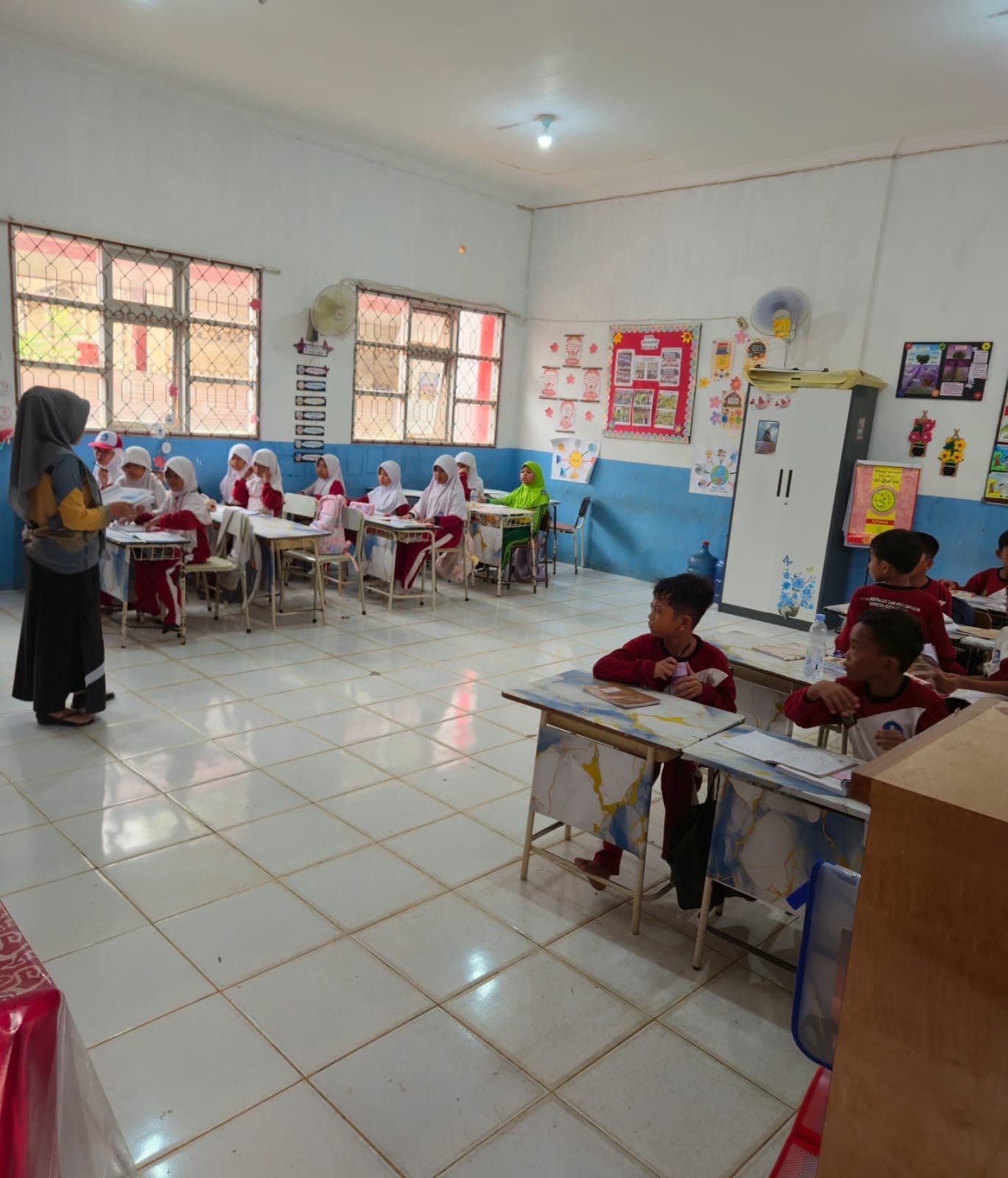Senyum Kembali Mewarnai Kelas, SDN 007 Sangatta Belajar Tatap Muka