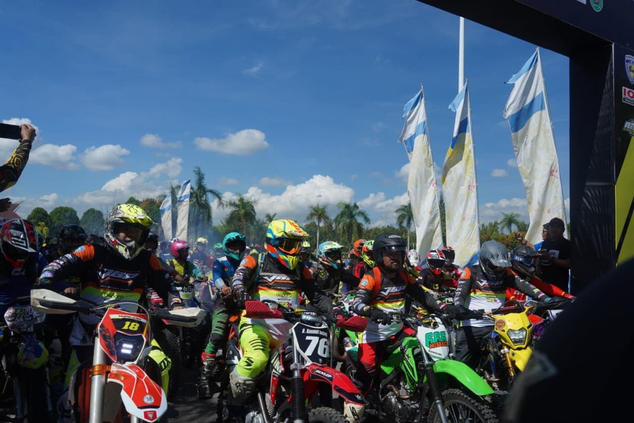 1.200 Motorider Ramaikan JBP Kutim - Kenalkan Indahnya Bukit Pelangi