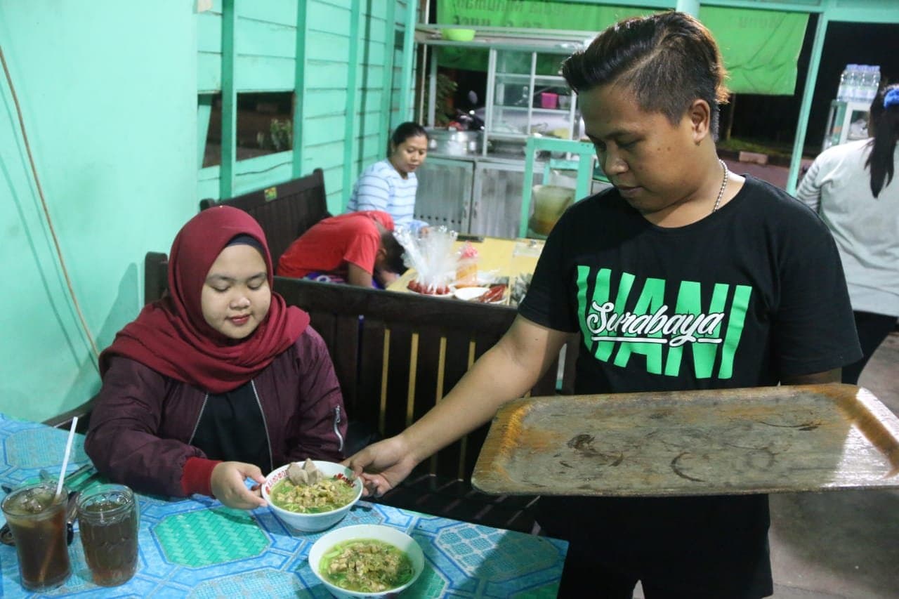 Mie Ayam Hijau Kang Rejo - Makanan Sehat Sangatta, Omsetnya Puluhan Juta