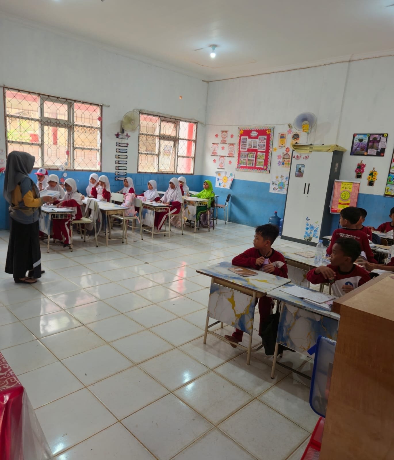 Senyum Kembali Mewarnai Kelas, SDN 007 Sangatta Belajar Tatap Muka