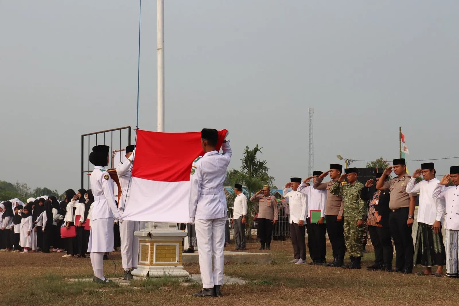 Bupati Kutim Tekankan Penguatan Karakter dan Perlindungan Santri