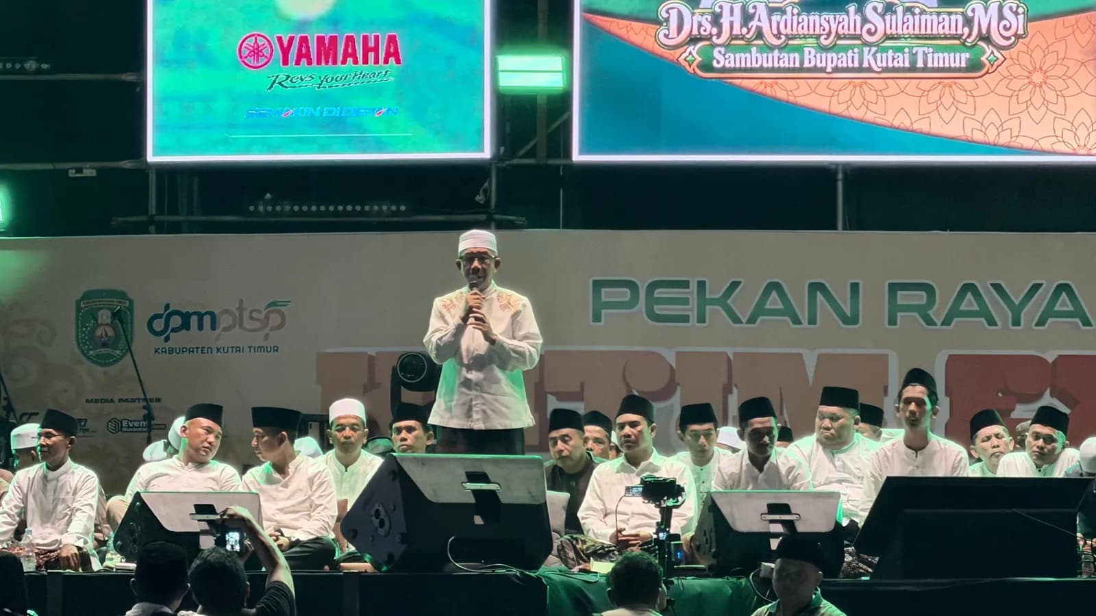 Kutim Berselawat, Ribuan Jemaah Memohon Perlindungan dari Karhutla dan Kekeringan