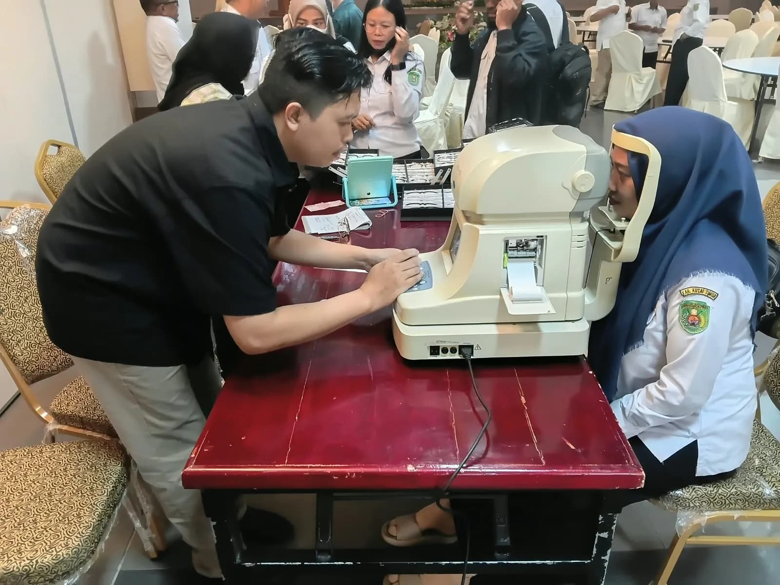 ASN Setkab Kutim Ikuti Pemeriksaan Mata Gratis