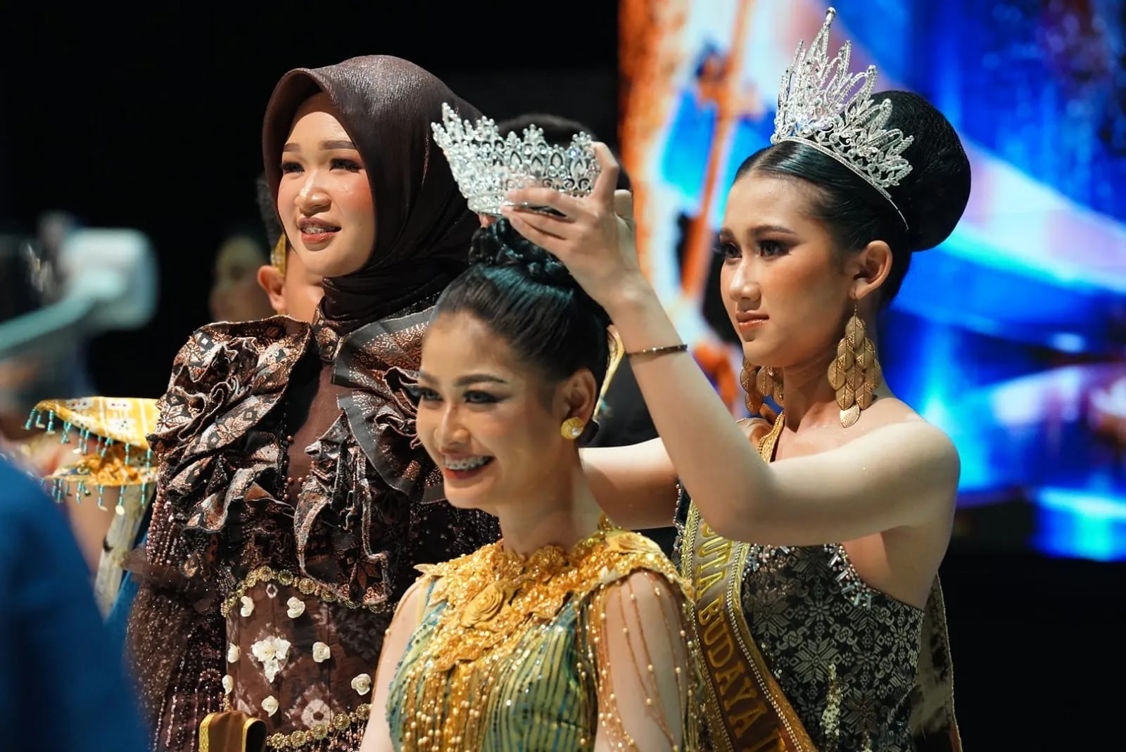 Kenalkan Wakaroros, Andi Dara Juara Umum Putri Duta Budaya Indonesia