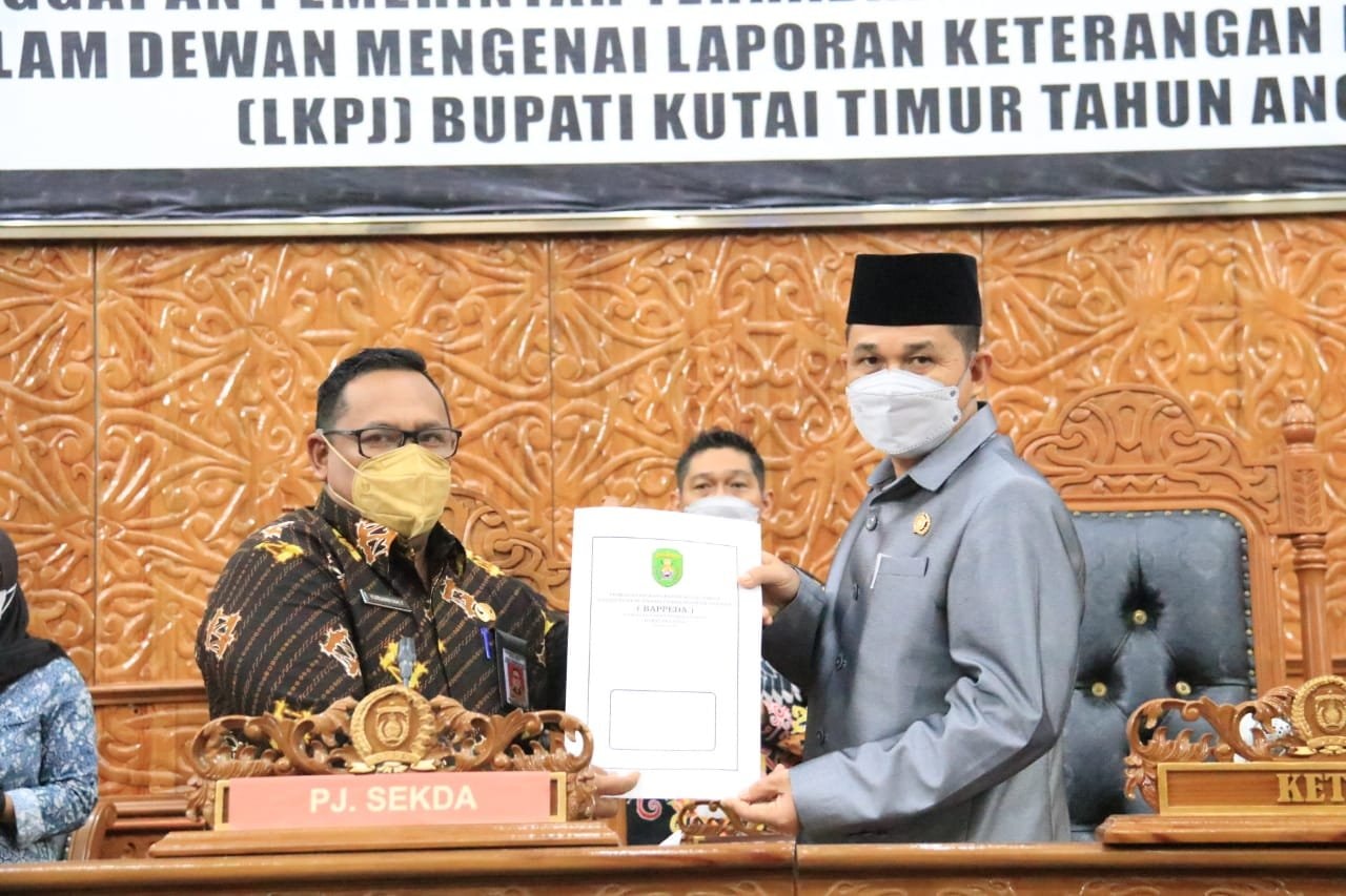 Yuriansyah Sampaikan Jawaban Pemerintah terhadap Pemandangan Umum Fraksi DPRD Kutim