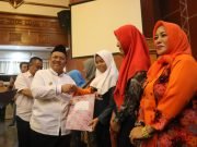 Masyarakat Adat Terima Bantuan KPC – Untuk Operasional Pengembangan Budaya dan Beasiswa