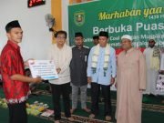 Bupati Safari Ramadan di Masjid Assalam Bengalon – PT KPC Beri Bantuan Komputer sebesar Rp 303 Juta