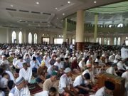 9000 Jama’ah Sholat Idul Fitri – Padati Masjid Agung Al-Faruq