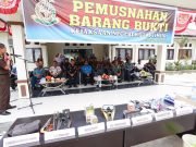 Rangkaian Peringatan HBA ke 59 – Kejari Kutim Turut Musnahkan Barang Bukti