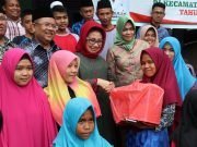 Bupati Tinjau Kafilah, Istri Berikan Bingkisan