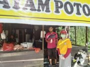 Apoteker Kutim Tanggap COVID-19 – Bagikan Ratusan Hand Sanitizer ke Warga