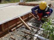 Warga Pulung Sari Bersyukur – Jalan Poros Ranpul-Muara Wahau Sudah di Betonisasi