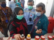 Pjs Bupati Kutim Tinjau UMKM Kaubun – Bantuan PT GAM Untuk Pasarkan Produk Lokal