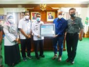 Bupati Kutim Apresiasi TCI, Bantu 1 Unit Mobile X-Ray