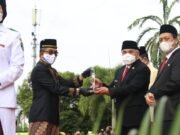 Kutim Dapat Dua Panji Keberhasilan – Bupati Minta OPD Tingkatkan Kinerja dan Pelaporan