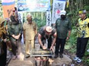 Fasilitas Pendukung ke Air Terjun Embang Lemun Kian Nyaman – Ada Tangga Dibangun Pemkab Kutim