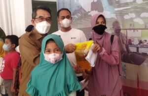 Vaksinasi COVID-19 Serentak Garapan Polri Dipusatkan di BPU Sangatta Utara – Di Kutim Gratis 2 Liter Minyak Goreng Untuk Anak Usia 6-12 Tahun