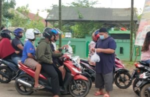Lanjutkan Aksi Sosial, PWI, SMSI dan JMSI Bagi Ratusan Takjil