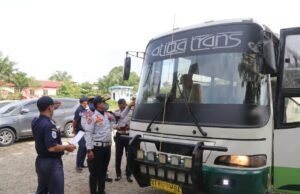 Pastikan Angkutan Lebaran Aman, Dishub Kutim “Ramp Chek” Bus di Terminal Sangatta