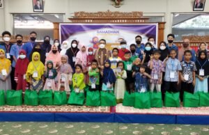 Komunitas Nasi Baik Beri Kado Lebaran ke Anak-anak TPA Sampah Batota