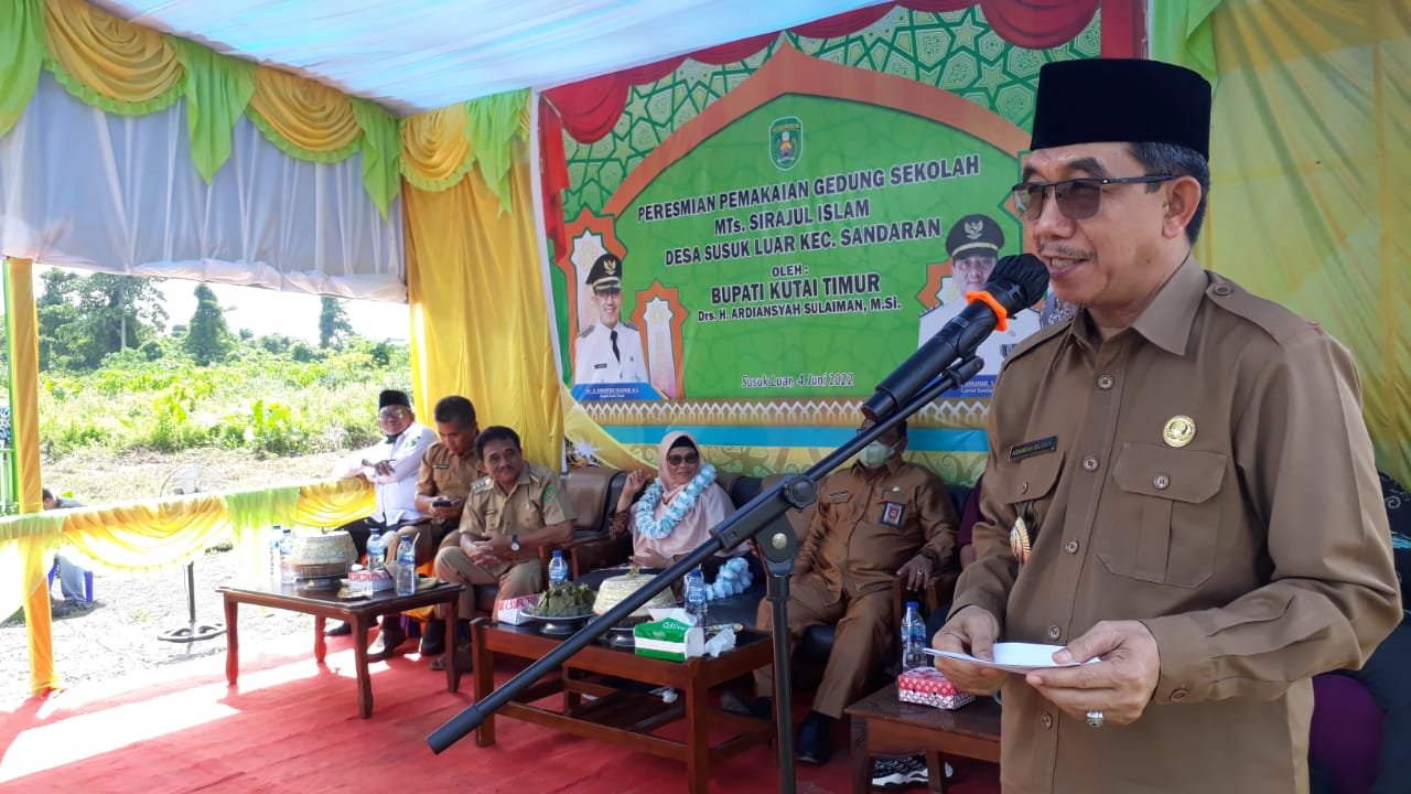 Ardiansyah Sulaiman Resmikan MTs Sirajul Islam, Plus Lantik Anggota BPD Susuk Luar