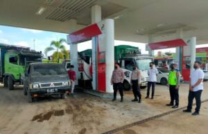 Polres Kutim Sidak SPBU di Sangatta Utara – Upaya Tertibkan Antrean dan Tindak “Pemburu BBM”