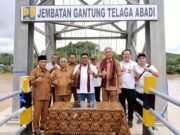 Anggota DPR RI dan Seskab Kutim Resmikan Jembatan Gantung Rp 6,5 Miliar