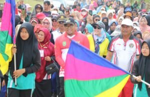 Wabup Kutim Jalan Santai Bersama Ribuan Warga Kaliorang