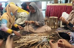 Tingkatkan Kualitas SDM Perajin Kutim – Disperindag dan Dekranasda Kolaborasi Gelar Pelatihan Anyaman