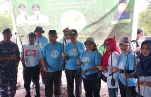 Peringati Hari Ozon Sedunia, Lembaga Adat Besar Kutai Tanam 10 Ribu Mangrove