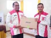 Penunjang Kinerja, PPL di Sangsakakaukar Diberi Laptop dan Baju Batik