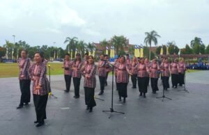 Bawakan Lagu Nasi Bakepor dan Aku Menyanyi, Paduan Suara Cap Jempol Semarakkan HUT ke-24 Kutim