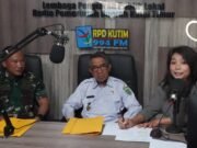 Bupati Kutim dan Dandim 0909/KTM “On Air” di RPD Kutim, Jabarkan Sinergi Membangun Desa