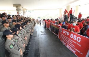 Pemkab dan DPRD Kutim Sepakat Tanda Tangani Pakta Integritas 12 Tuntutan Buruh