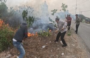 Melihat Kobaran Api, Bupati Kutim Lakukan Hal Tak Terduga