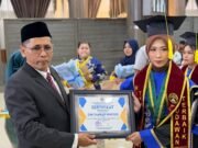 IPK 3,97 Antarkan Dwi Mawar Jadi Lulusan Terbaik STIPER Kutim